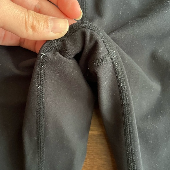 Polygon High Waisted Leggings with Pockets 🖤✨ - Picture 3 of 11